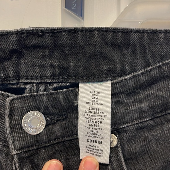 Denim Black Jeans size 4- Loose Mom’s Jeans - Picture 2 of 5